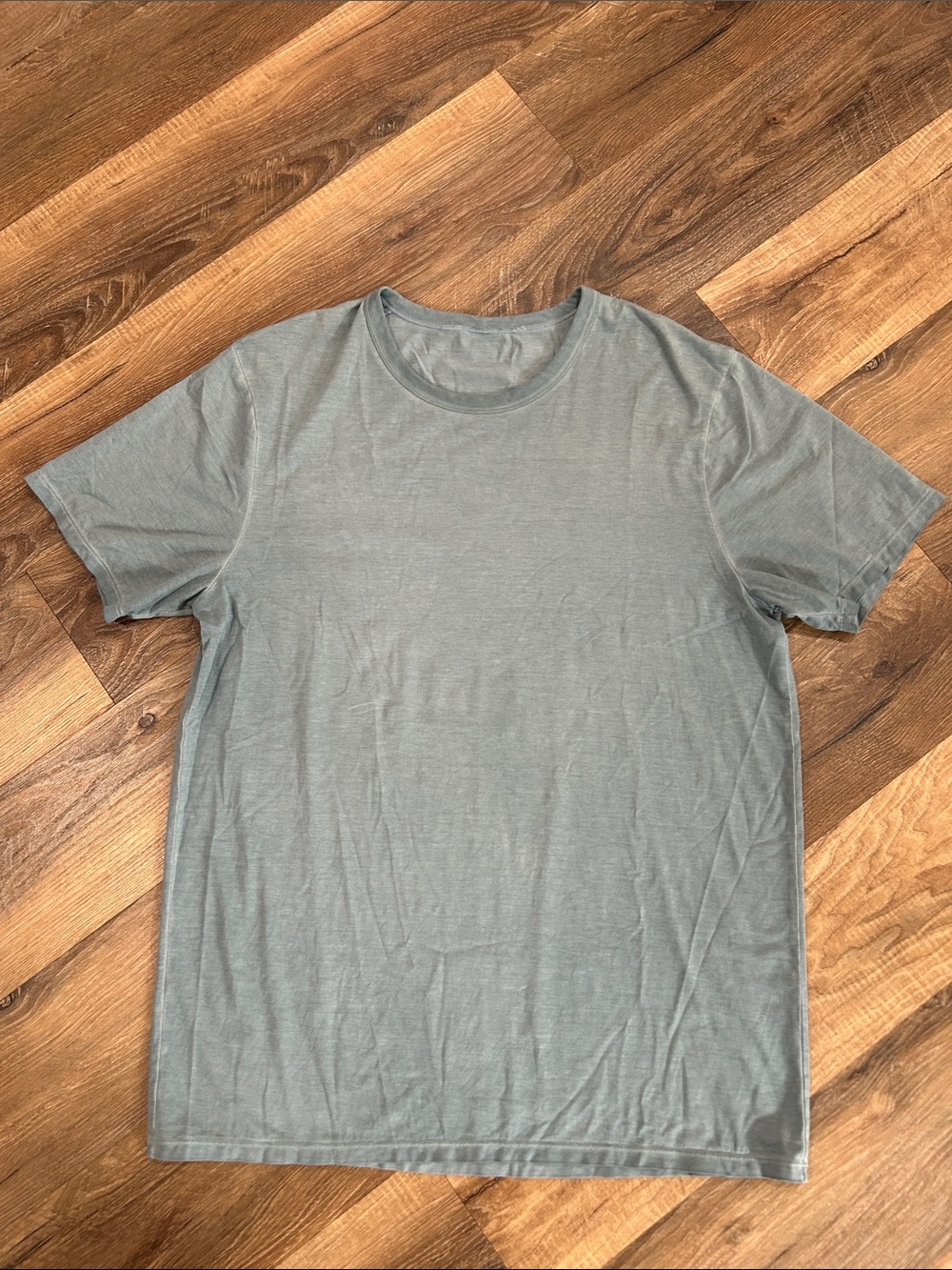 LULULEMON mens dusty blue T-shirt unknown size maybe L-XL see measurements